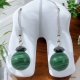 Boucles oreilles avec une pierre de Malachite surmontée d'une hématite facettée