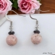 Boucles oreilles avec une pierre de Rhodochrosite surmontée d'une hématite facettée